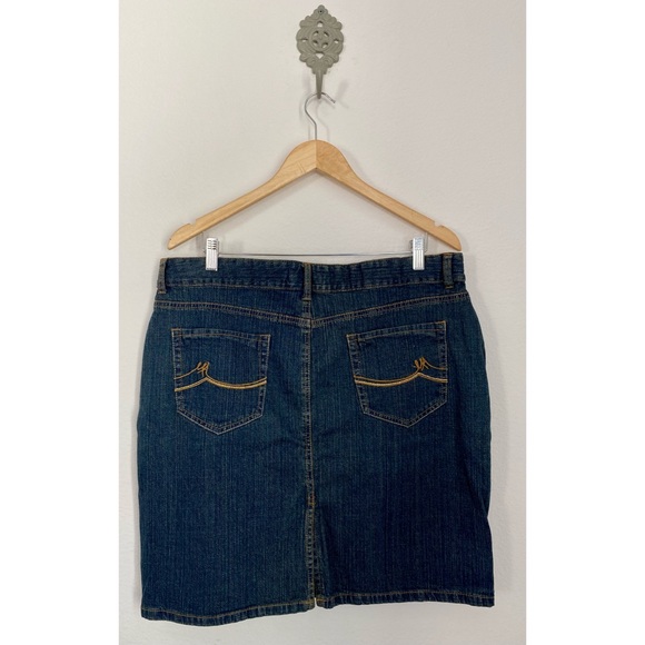 Tex by Max Azria NWOT • Dark Wash Jean Mini Skirt - Picture 8 of 12
